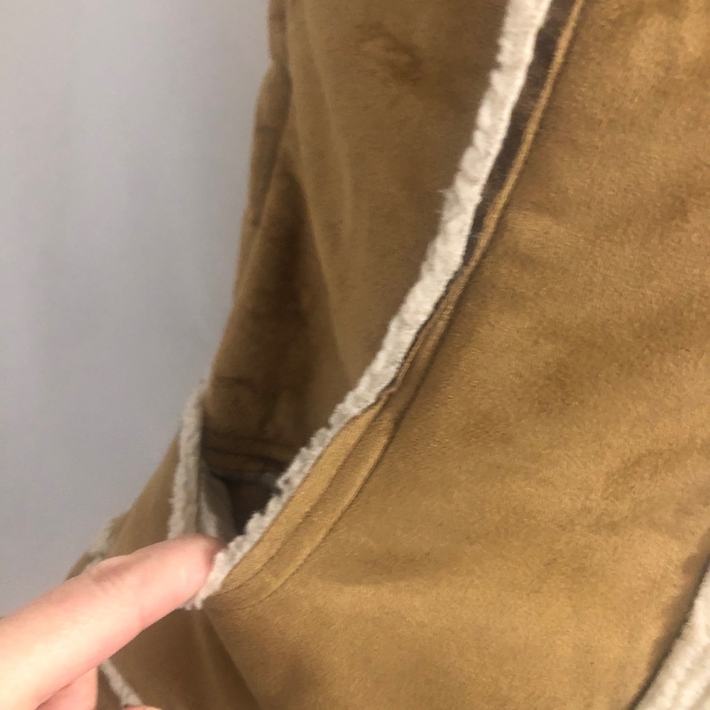 Womens Tan Faux Fur Vest. Medium. Windriver. - Picture 3 of 8
